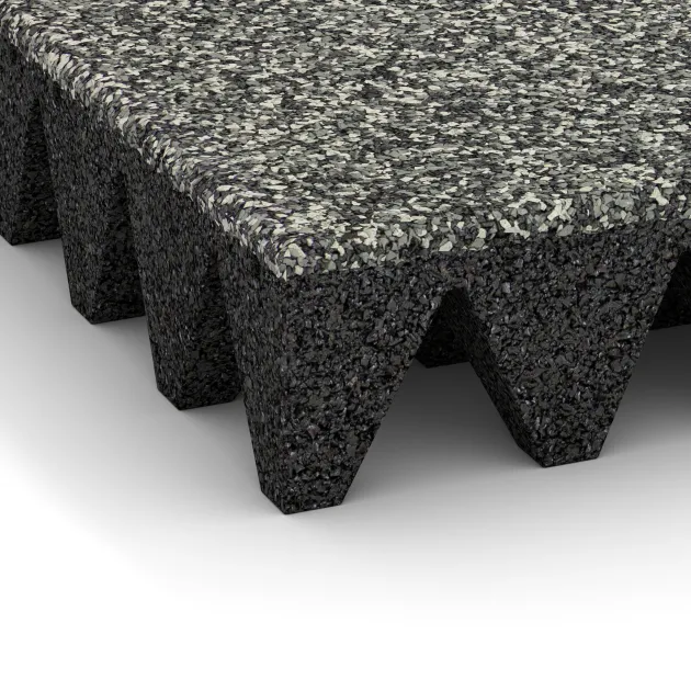 La vue détaillée sur les bords du produit WARCO 5644, Dalle amortissante 10 cm - EN 1177 ≤ 300 cm, au format 500 x 500 x 100 mm, en couleur Granit classique.