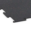 La vue détaillée sur les bords du produit WARCO 6456, Sol de Fitness Compact, au format 50 × 50 × 0,8 cm, en couleur Rouge doux moucheté.