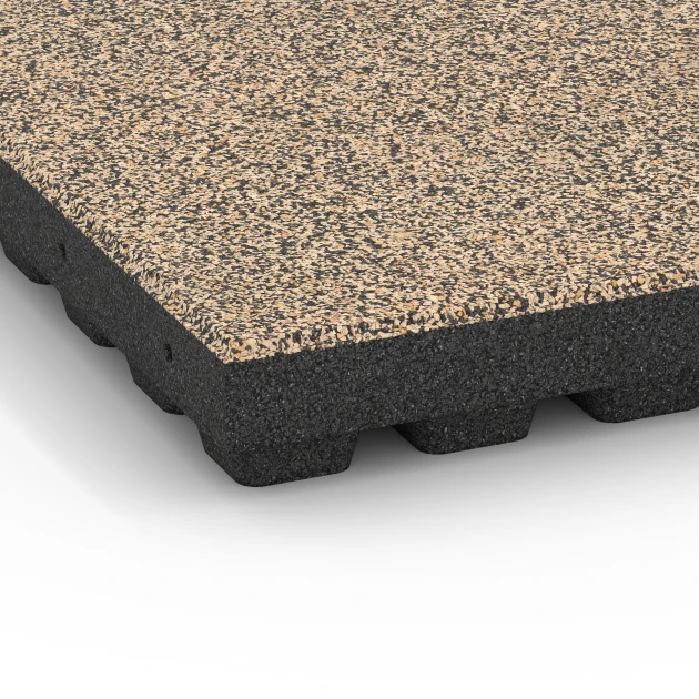 La vue détaillée sur les bords du produit WARCO 6446, Dalle amortissante – 210 cm, au format 50 x 50 x 7 cm, en couleur Travertin.