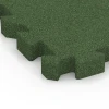 La vue détaillée sur les bords du produit WARCO 6307, Dalle amortissante à emboîtement puzzle, au format 50 x 50 x 5 cm | 0,25 m², en couleur Vert herbe.