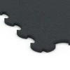 La vue détaillée sur les bords du produit WARCO 6377, Tapis de Protection Fitness, au format 102,5 x 102,5 x 2 cm | 1,05 m², en couleur Anthracite.