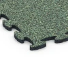 La vue détaillée sur les bords du produit WARCO 6789, Dalle balcon caoutchouc, au format 44,6 x 44,6 x 1,8 cm, en couleur Gazon anglais.