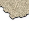 La vue détaillée sur les bords du produit WARCO 6811, Sol agility pour chiens, au format 97,1 x 97,1 × 1,8 cm, en couleur Travertin.