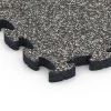 La vue détaillée sur les bords du produit WARCO 6931, Dalle amortissante puzzle, au format 44,6 x 44,6 × 2,8 cm, en couleur Granit gris foncé.