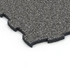 La vue détaillée sur les bords du produit WARCO 6850, Fitness Active dalle, au format 97,1 x 97,1 x 2,8 cm, en couleur Granit gris foncé.
