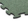 La vue détaillée sur les bords du produit WARCO 6888, Dalle Fitness Max, au format 98 x 98 x 2,8 cm, en couleur Gazon anglais.