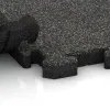 Le gros plan sur le système de connexion des revêtements de sol WARCO 4056 - Revêtement sportif pour chiens HD en couleur Granit foncé. Les dimensions 1000 x 1000 x 40 mm.