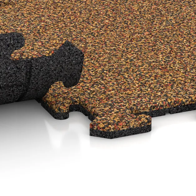 Le gros plan sur le système de connexion des revêtements de sol WARCO 0100 - Revêtement en caoutchouc pour escaliers en couleur Terre cuite. Les dimensions 500 x 500 x 18 mm.