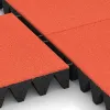 Le gros plan sur le système de connexion des revêtements de sol WARCO 5639 - Dalle amortissante 10 cm - EN 1177 ≤ 300 cm en couleur Rouge-Orange Clair. Les dimensions 500 x 500 x 100 mm.