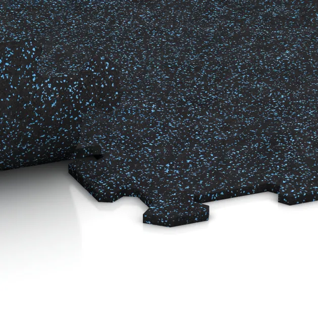 Le gros plan sur le système de connexion des revêtements de sol WARCO 1054 - Sol de Fitness Compact en couleur Bleu doux moucheté. Les dimensions 970 x 970 x 8 mm.