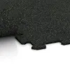 Le gros plan sur le système de connexion des revêtements de sol WARCO 1058 - Sol de Fitness Compact en couleur Vert doux moucheté. Les dimensions 970 x 970 x 8 mm.