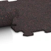 Le gros plan sur le système de connexion des revêtements de sol WARCO 0912 - Sol de Fitness Compact en couleur Rouge doux moucheté. Les dimensions 485 x 485 x 8 mm | 0,235 m².