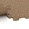 Le gros plan sur le système de connexion des revêtements de sol WARCO 1032 - Sol de Fitness Compact en couleur Maroc. Les dimensions 970 x 970 x 8 mm.