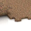 Le gros plan sur le système de connexion des revêtements de sol WARCO 0962 - Sol de Fitness Compact en couleur Terre cuite. Les dimensions 485 x 485 x 16 mm.
