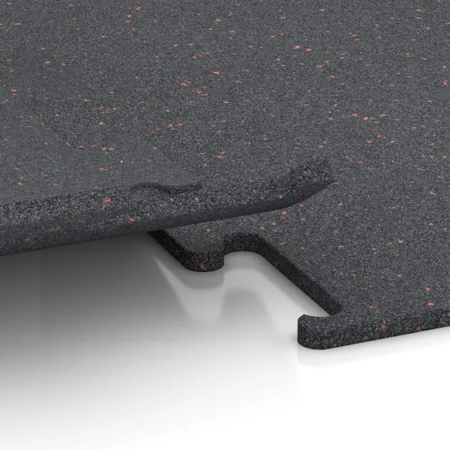 Le gros plan sur le système de connexion des revêtements de sol WARCO 3769 - Revêtement sportif Fitness Performance Elite en couleur Rouge doux moucheté. Les dimensions 500 x 500 x 15 mm.