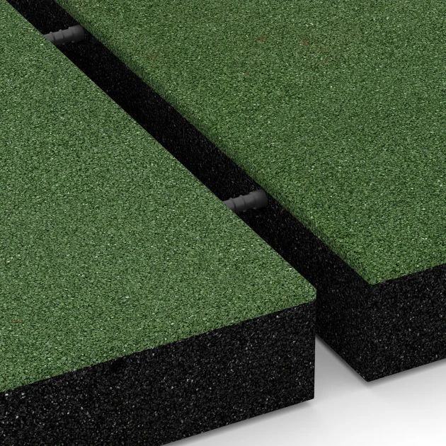 Le gros plan sur le système de connexion des revêtements de sol WARCO 6273 - Dalle amortissante – 230 cm en couleur Vert herbe. Les dimensions 50 x 50 x 8 cm.