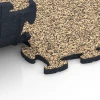 Le gros plan sur le système de connexion des revêtements de sol WARCO 6903 - Sol agility intérieur chien en couleur Rattan. Les dimensions 44,6 x 44,6 x 1,8 cm.