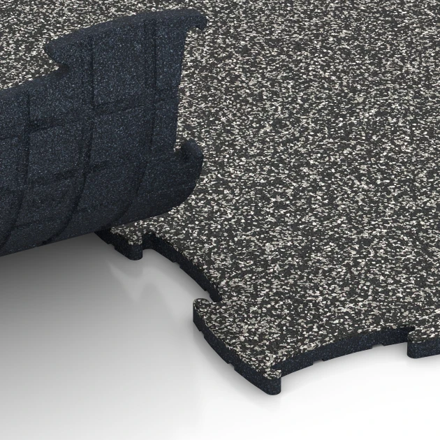 Le gros plan sur le système de connexion des revêtements de sol WARCO 6922 - Dalle clipsable sol d'exposition en couleur Granit gris foncé. Les dimensions 97,1 x 97,1 × 1,8 cm.
