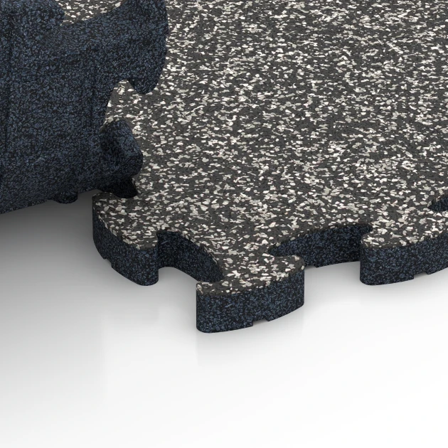 Le gros plan sur le système de connexion des revêtements de sol WARCO 6841 - Fitness Active dalle en couleur Granit gris foncé. Les dimensions 44,6 x 44,6 × 2,8 cm.