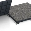 Le gros plan sur le système de connexion des revêtements de sol WARCO 7141 - Revêtement sportif extérieur en couleur Granit gris foncé. Les dimensions 60 x 60 x 4 cm | 0,36 m².