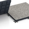 Le gros plan sur le système de connexion des revêtements de sol WARCO 7142 - Revêtement sportif extérieur en couleur Granit gris. Les dimensions 60 x 60 x 4 cm | 0,36 m².
