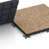 Le gros plan sur le système de connexion des revêtements de sol WARCO 7144 - Revêtement sportif extérieur en couleur Terracotta. Les dimensions 60 x 60 x 4 cm | 0,36 m².