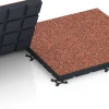 Le gros plan sur le système de connexion des revêtements de sol WARCO 7145 - Revêtement sportif extérieur en couleur Etna. Les dimensions 60 x 60 x 4 cm | 0,36 m².