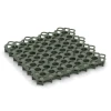 La vue du dessous ou de la face inférieure, c’est-à-dire la face inférieure de la pièce moulée WARCO 3634 - Dalle stabilisatrice en plastique au format 47,6 × 47,6 × 4 cm | 0,226 m².