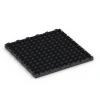 La vue du dessous ou de la face inférieure, c’est-à-dire la face inférieure de la pièce moulée WARCO 6329 - Motif bloc – Dalle clipsable au format 38,5 x 38,5 x 2 cm.