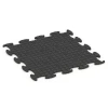 La vue du dessous ou de la face inférieure, c’est-à-dire la face inférieure de la pièce moulée WARCO 6808 - Sol agility pour chiens au format 98 x 98 × 1,8 cm.