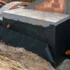La situation d'installation typique du produit 0019 de WARCO - ALLESDICHT – Le revêtement en caoutchouc prêt à l’emploi, en couleur Gris dans les dimensions 25 kg.